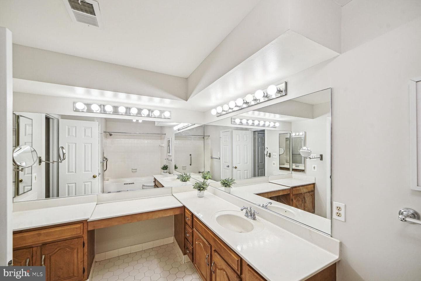 5723 Balsam Grove Court photo 23