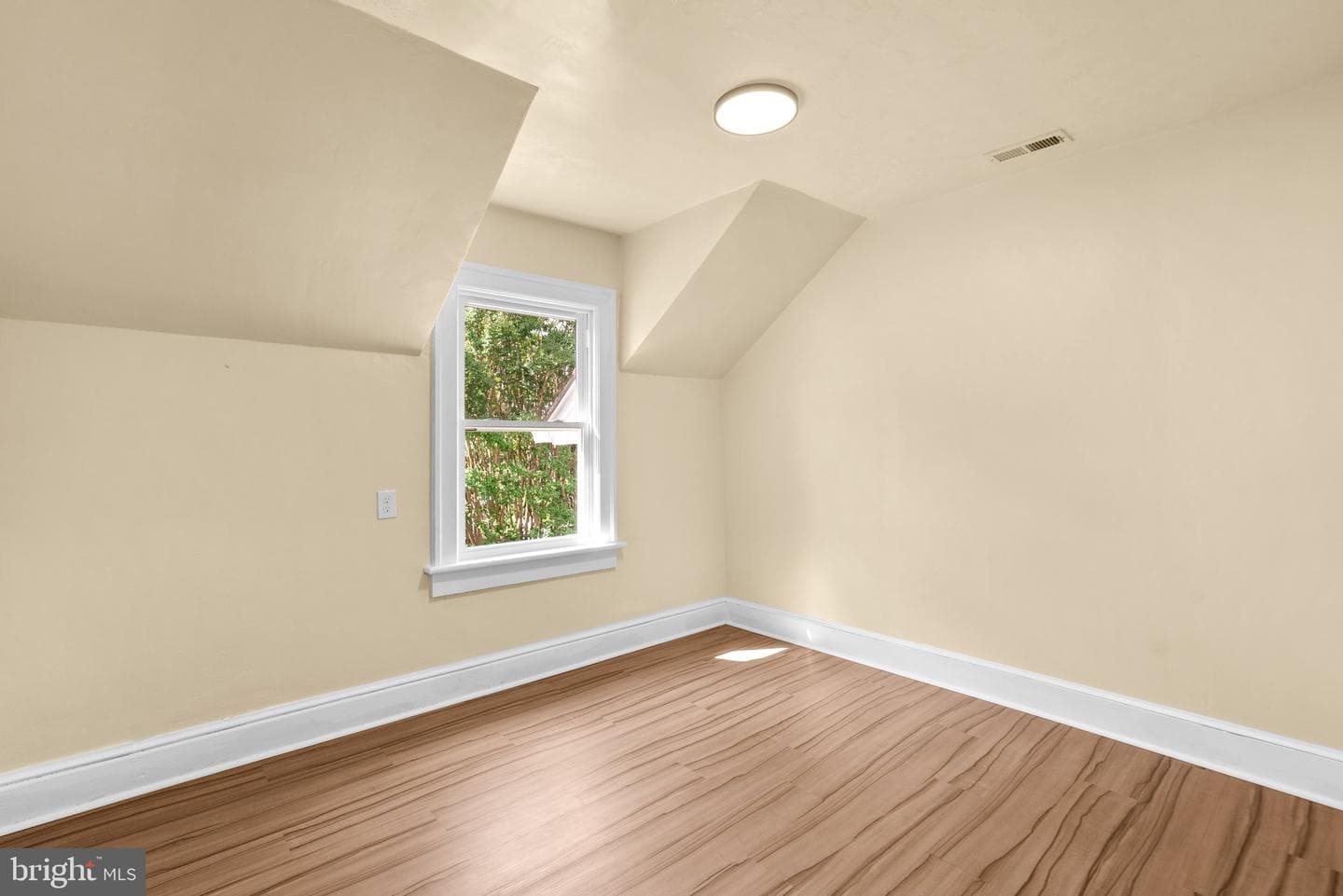 27 Maryland Avenue photo 31