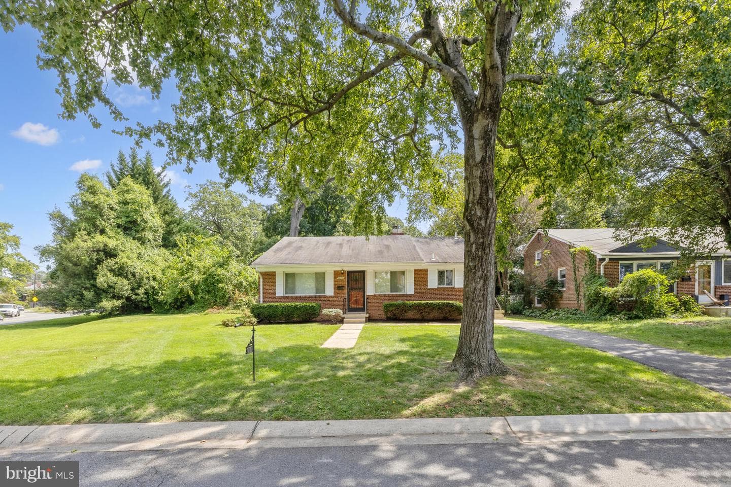 10117 Renfrew Road photo 2