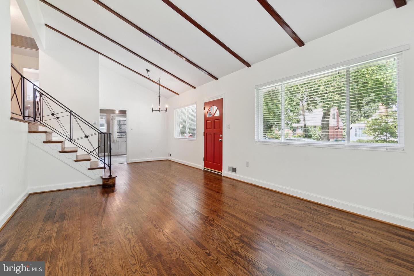 10117 Renfrew Road photo 4