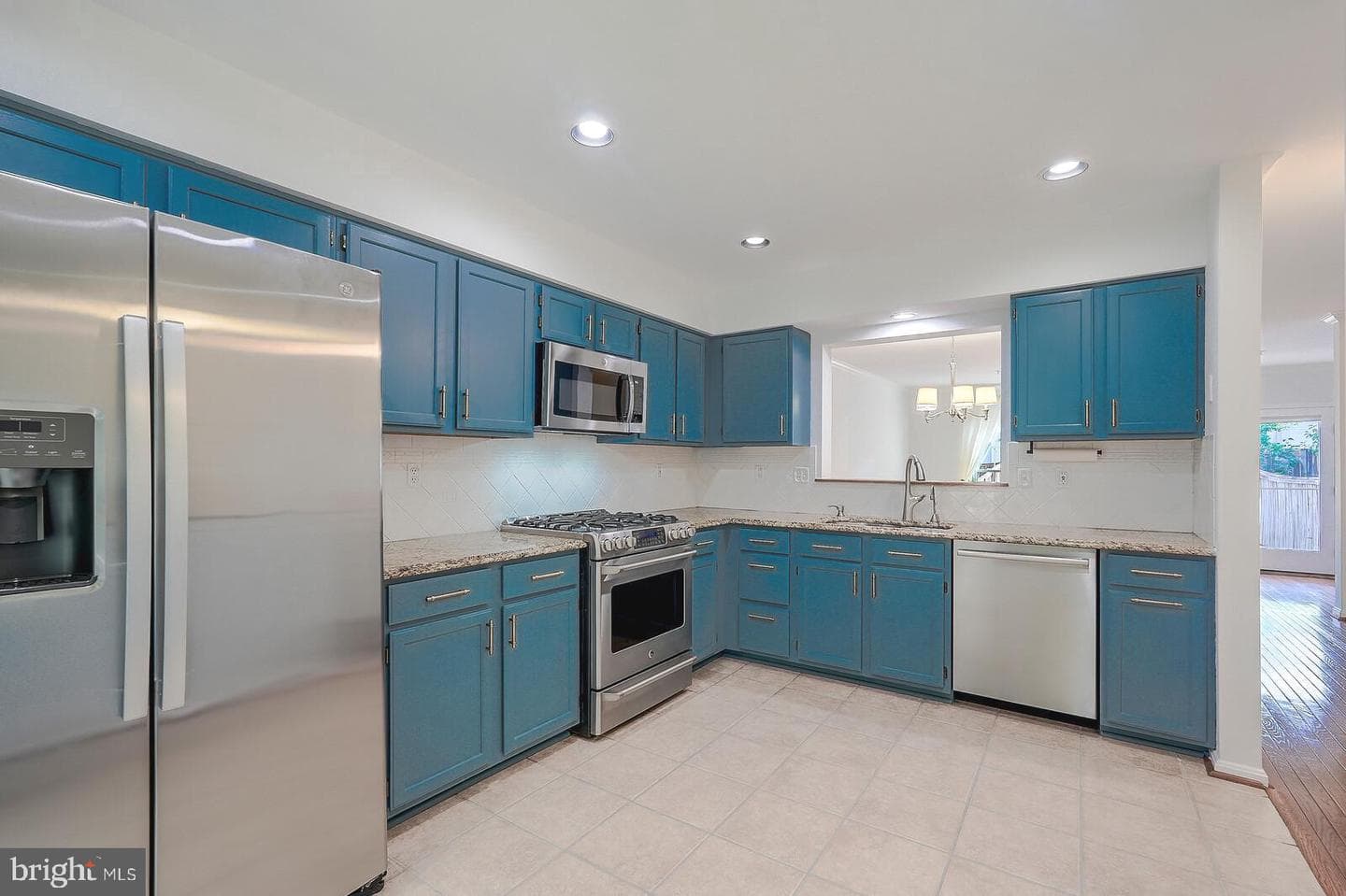 16807 Centerfield Way photo 4