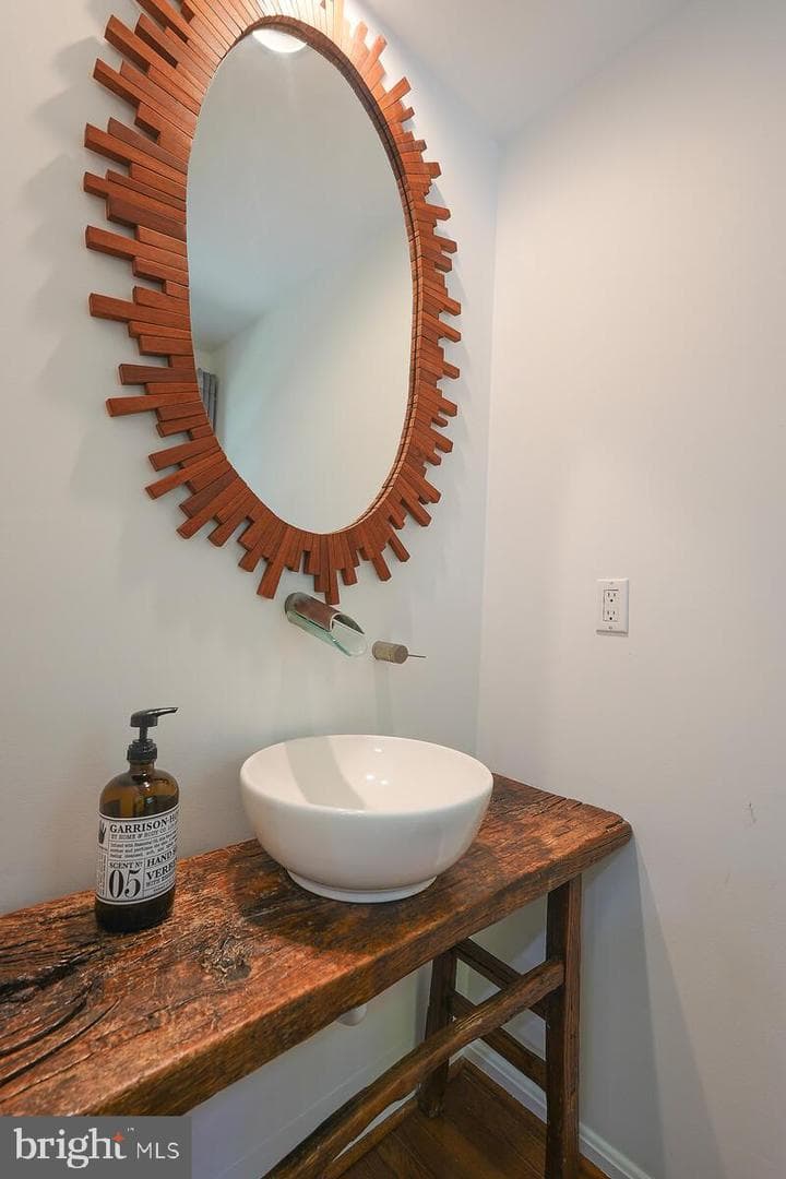 16807 Centerfield Way photo 8