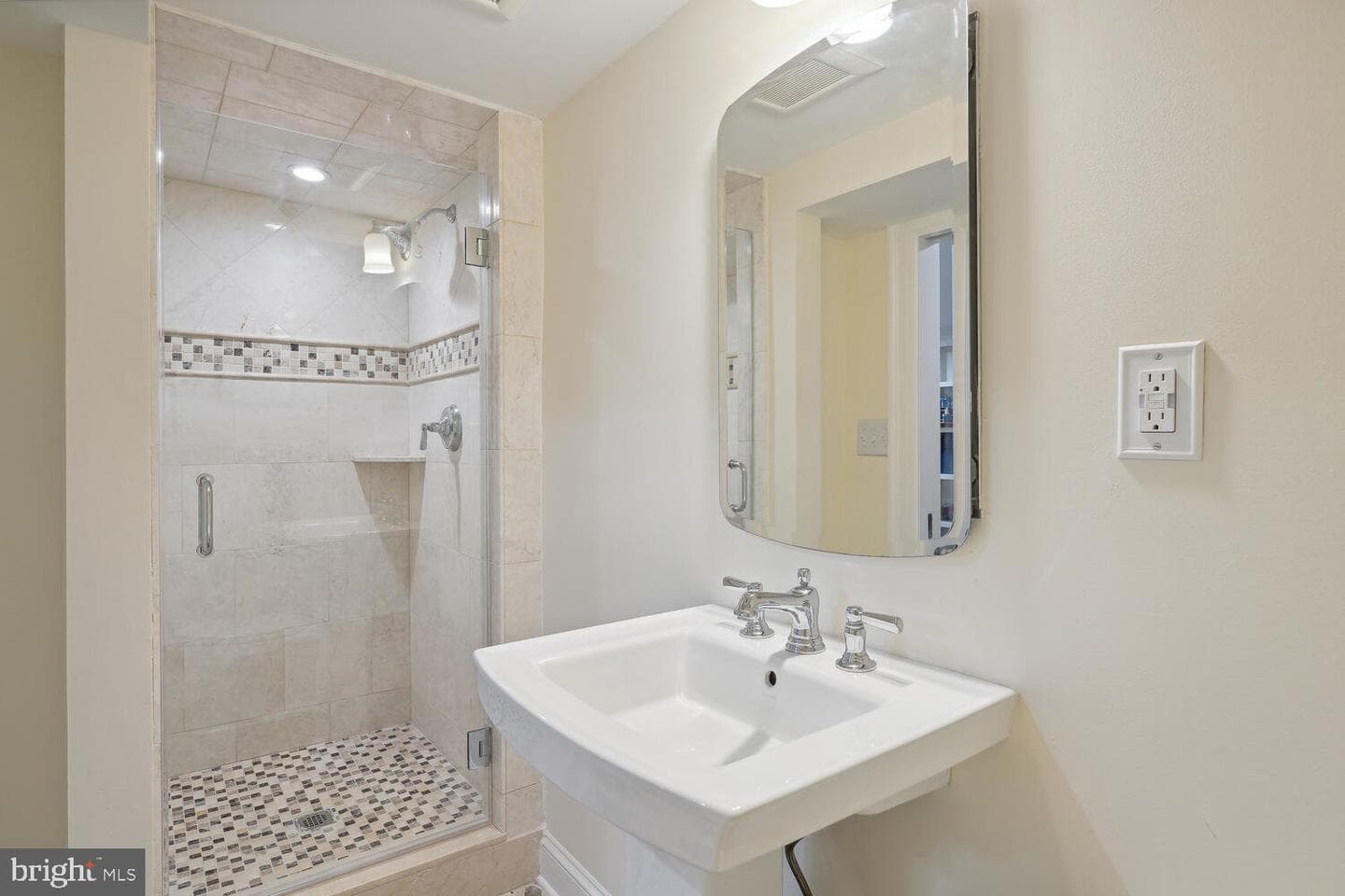 3914 Blackthorn Street photo 52