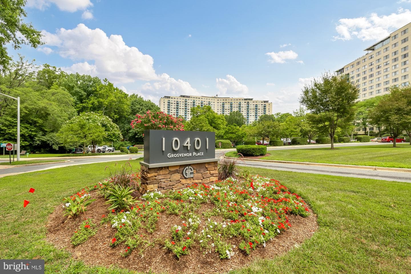 10401 Grosvenor Place #907 photo 3
