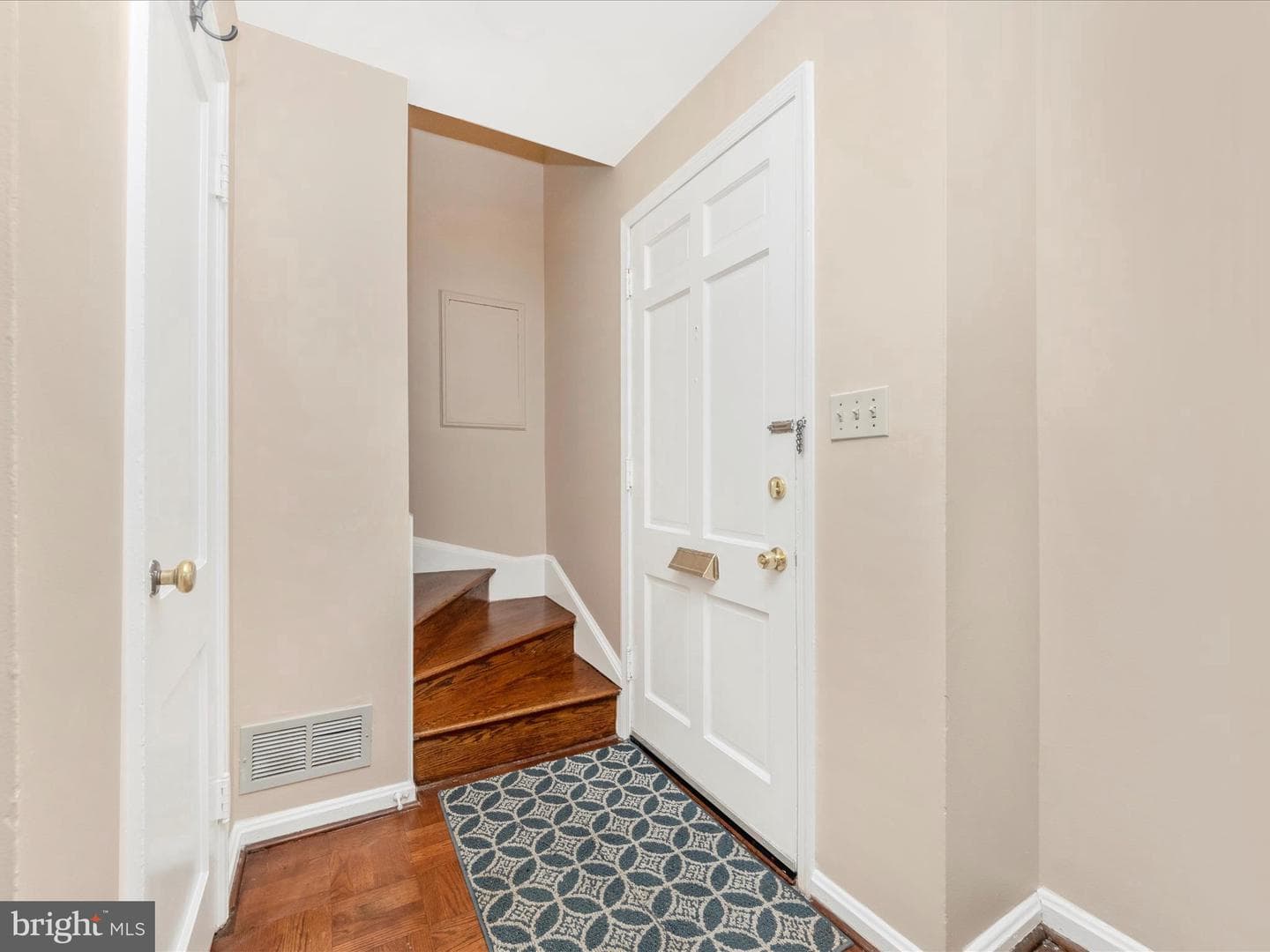 1027 Carson Street photo 2