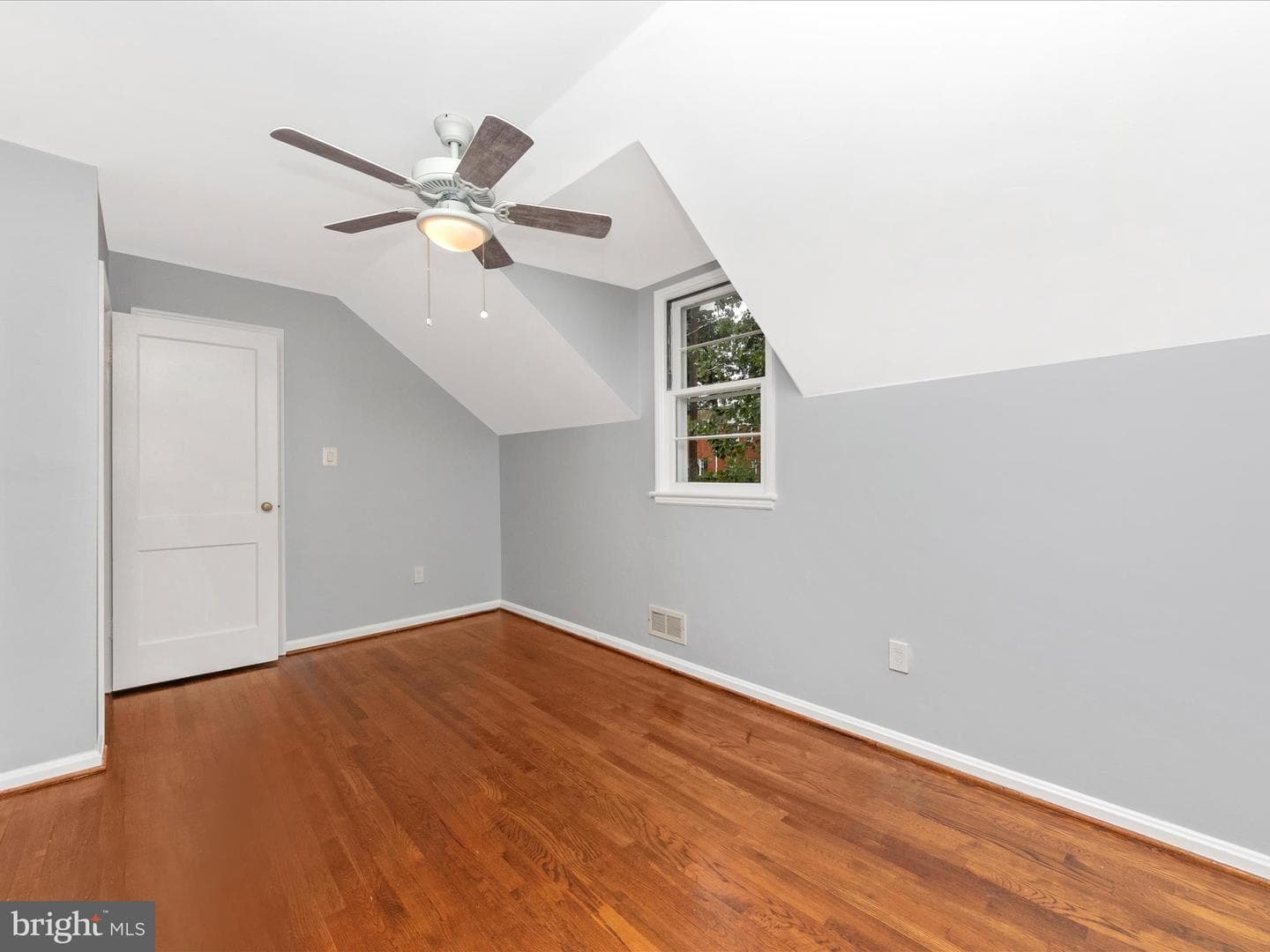 1027 Carson Street photo 27