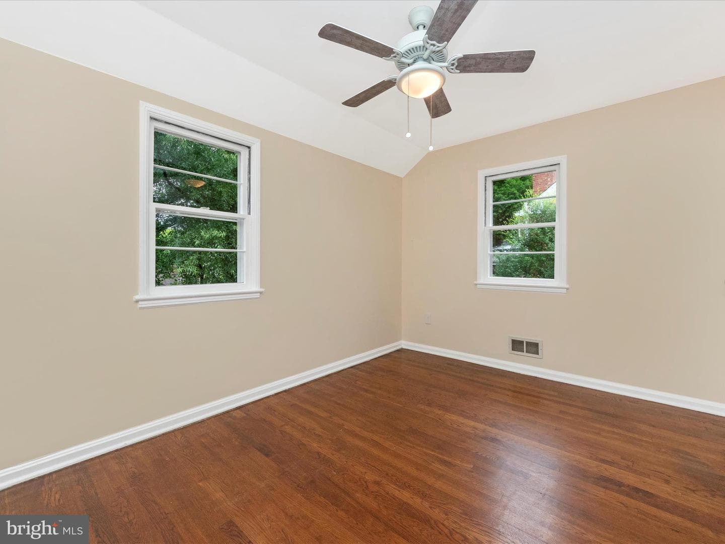 1027 Carson Street photo 32