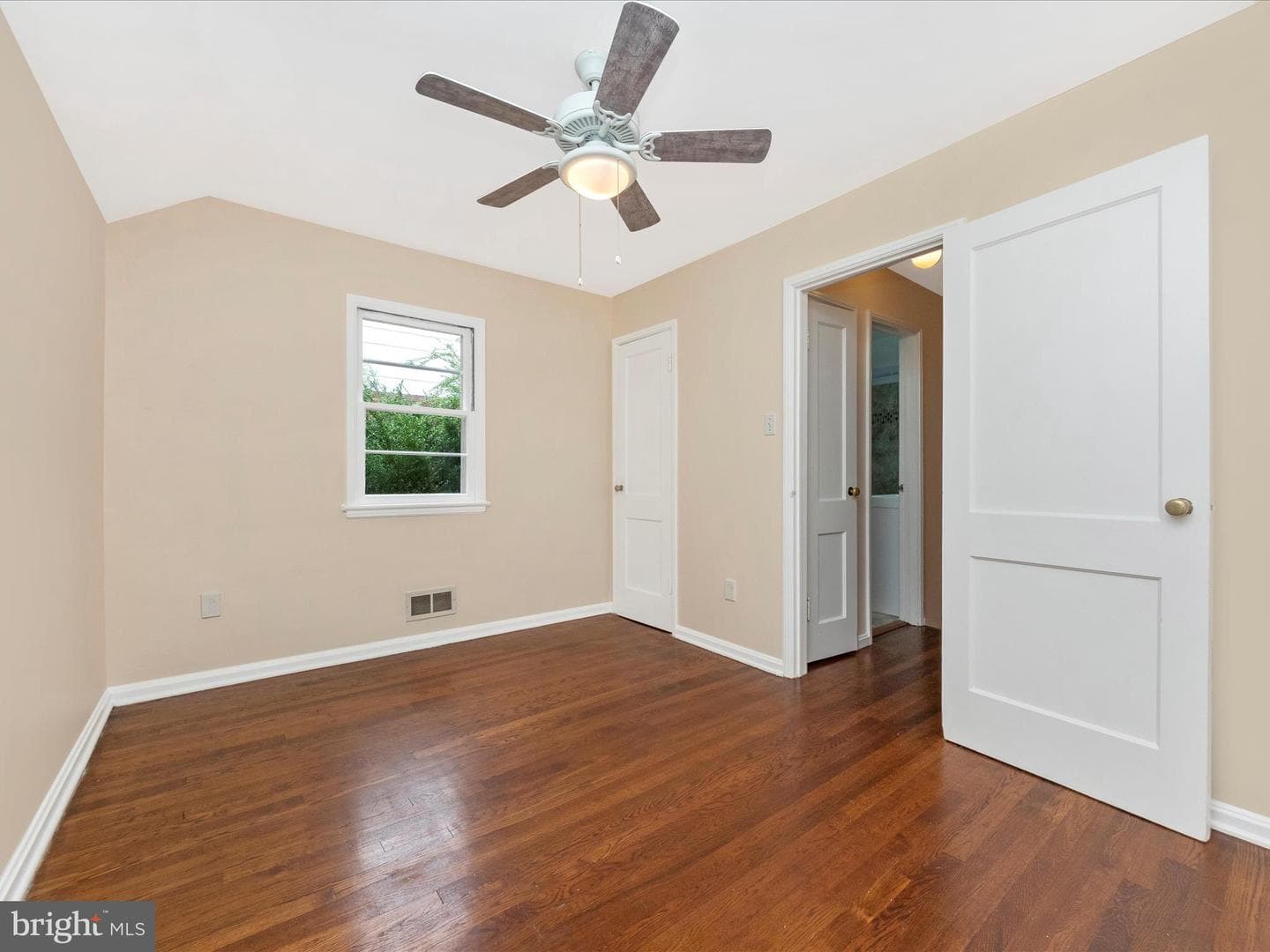 1027 Carson Street photo 33