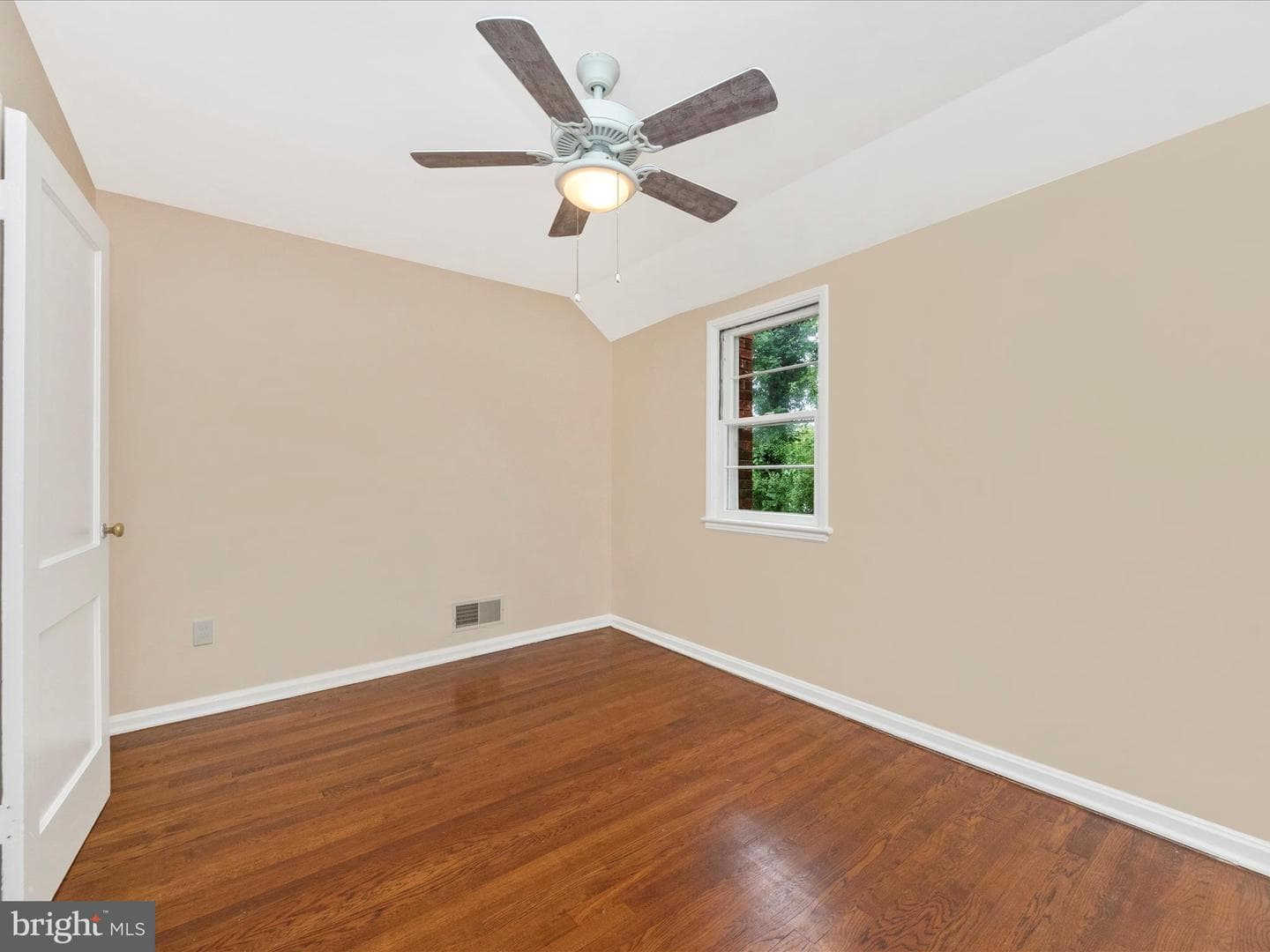 1027 Carson Street photo 35