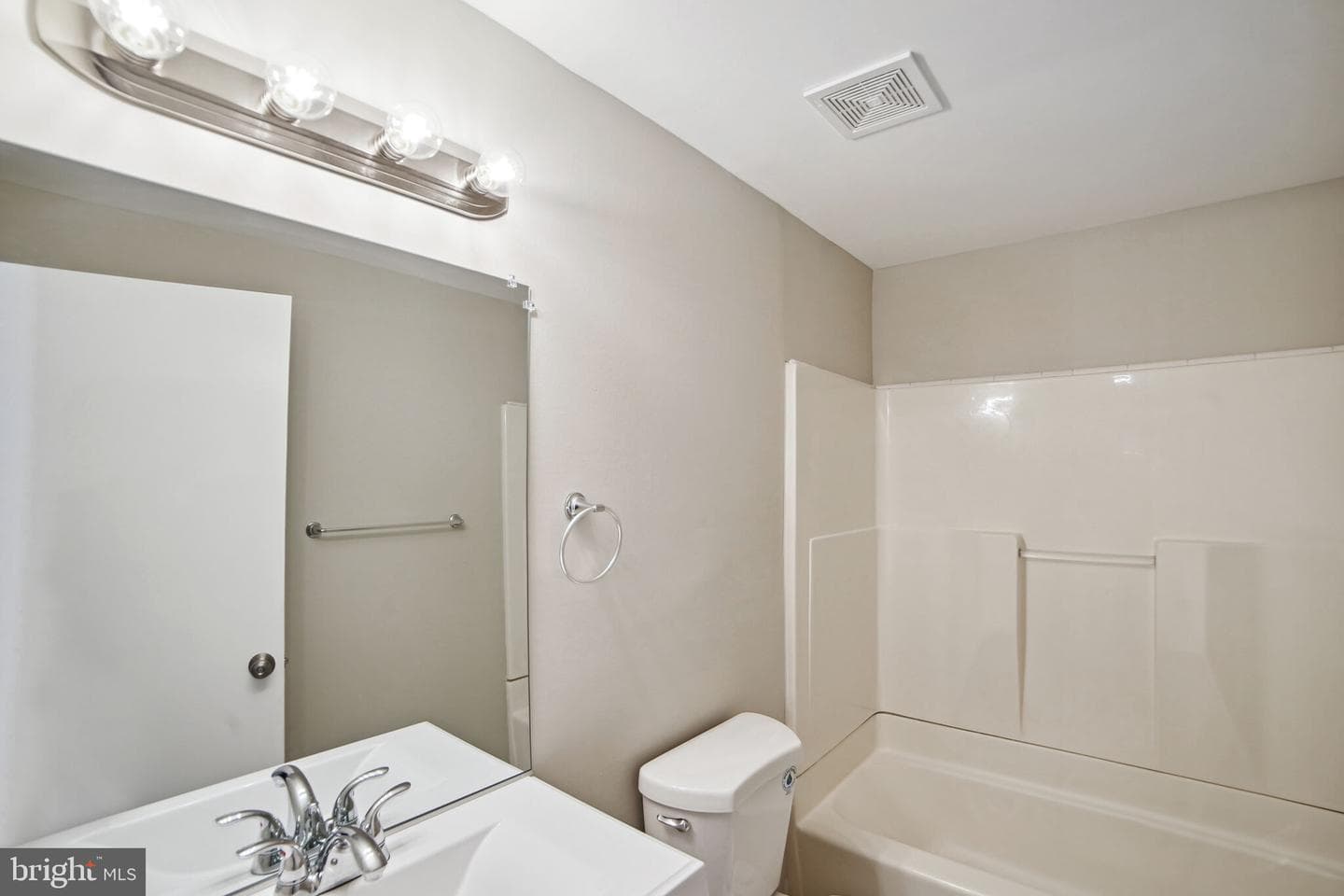 18514 Eagles Roost Drive photo 10