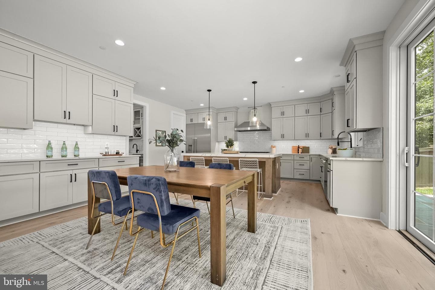 2726 Washington Avenue photo 8