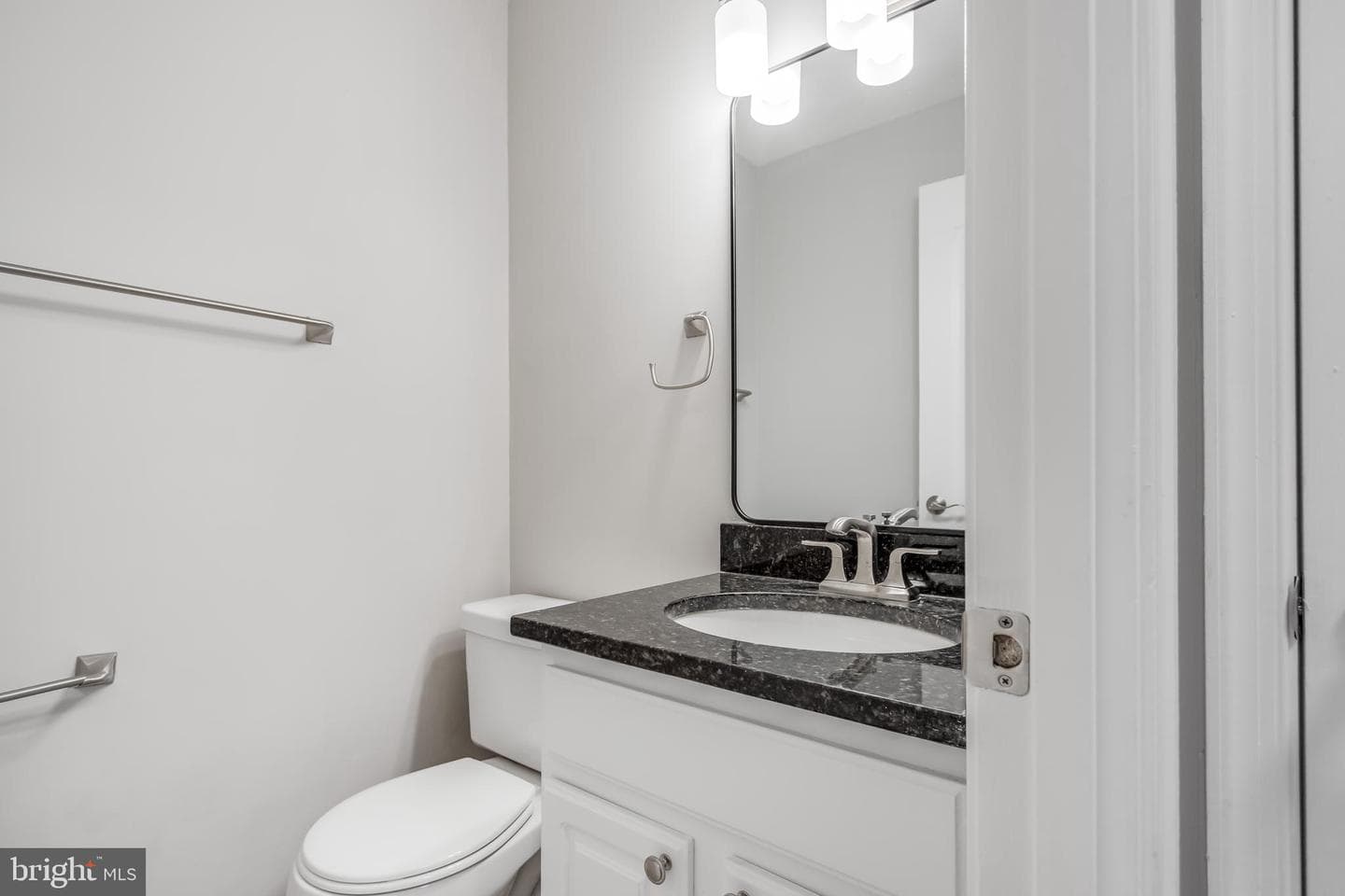 3940 Chesterwood Drive #3940 photo 23