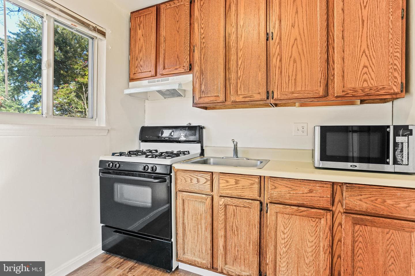 4607 Kemper Street photo 7
