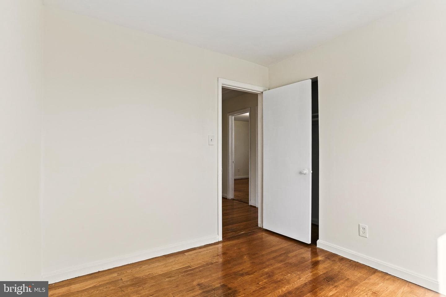 4607 Kemper Street photo 8