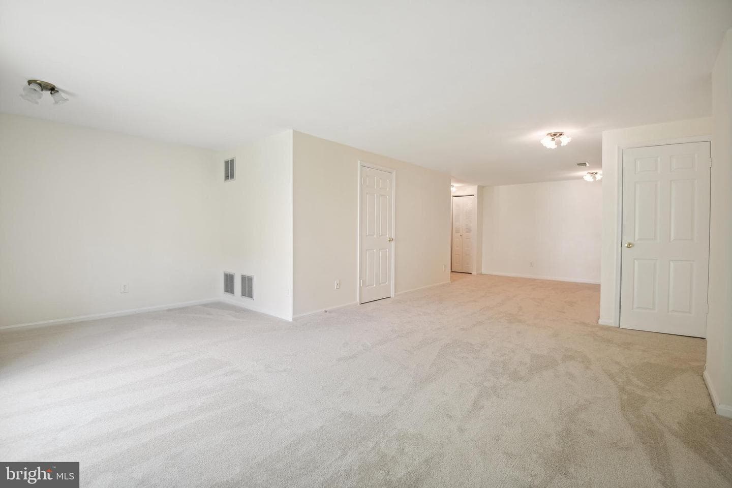 1064 Travis Lane photo 9