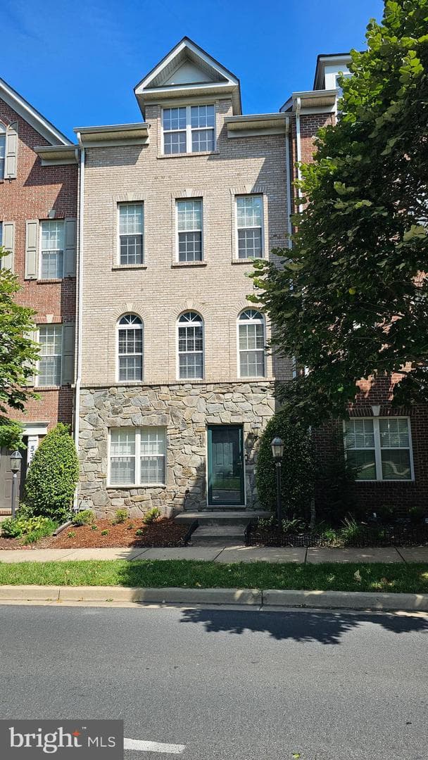 537 Girard Street