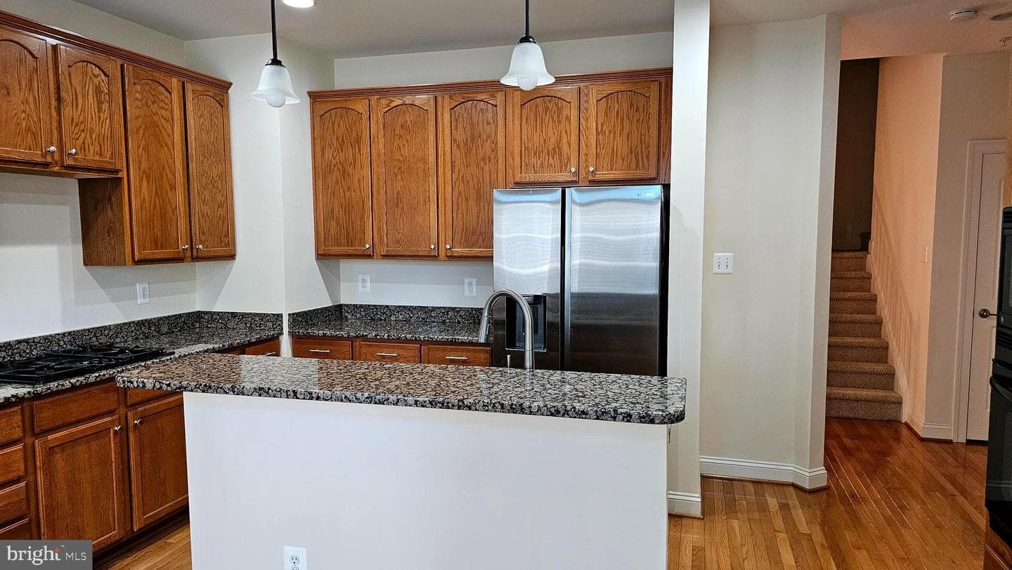 537 Girard Street photo 10