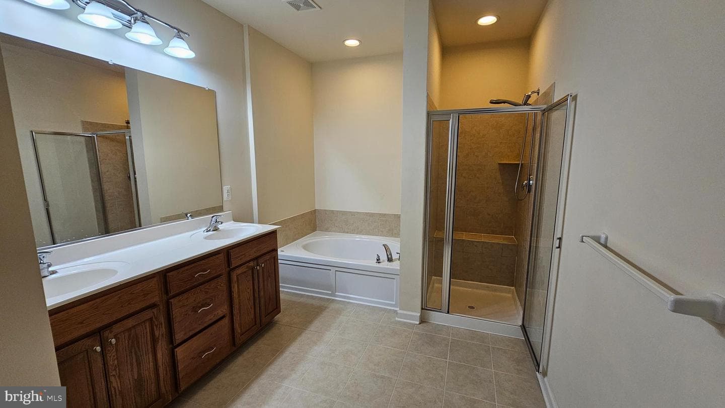 537 Girard Street photo 17
