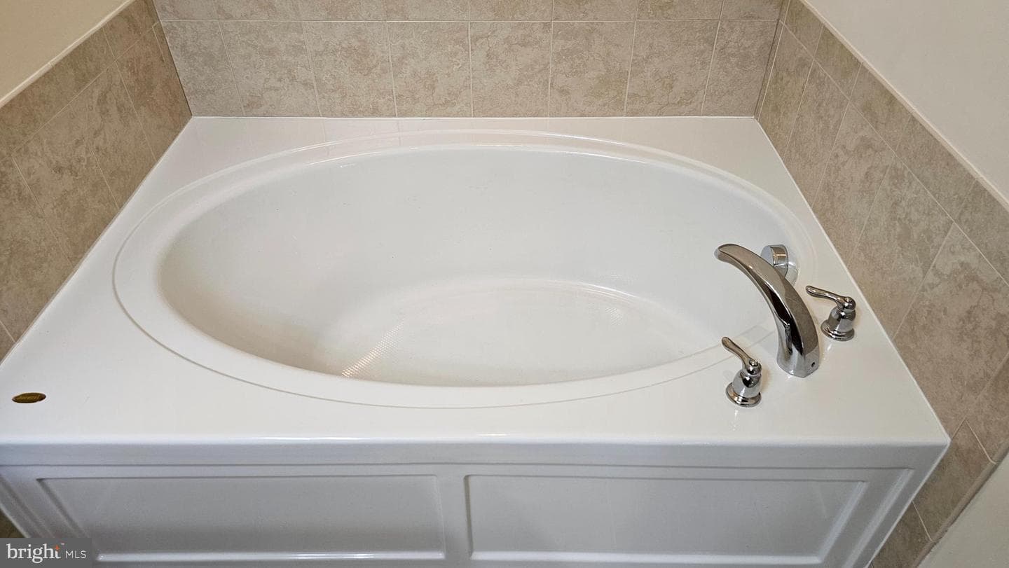 537 Girard Street photo 18
