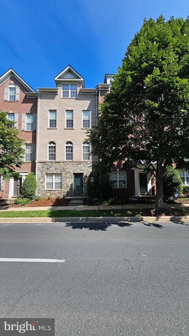 537 Girard Street photo 2