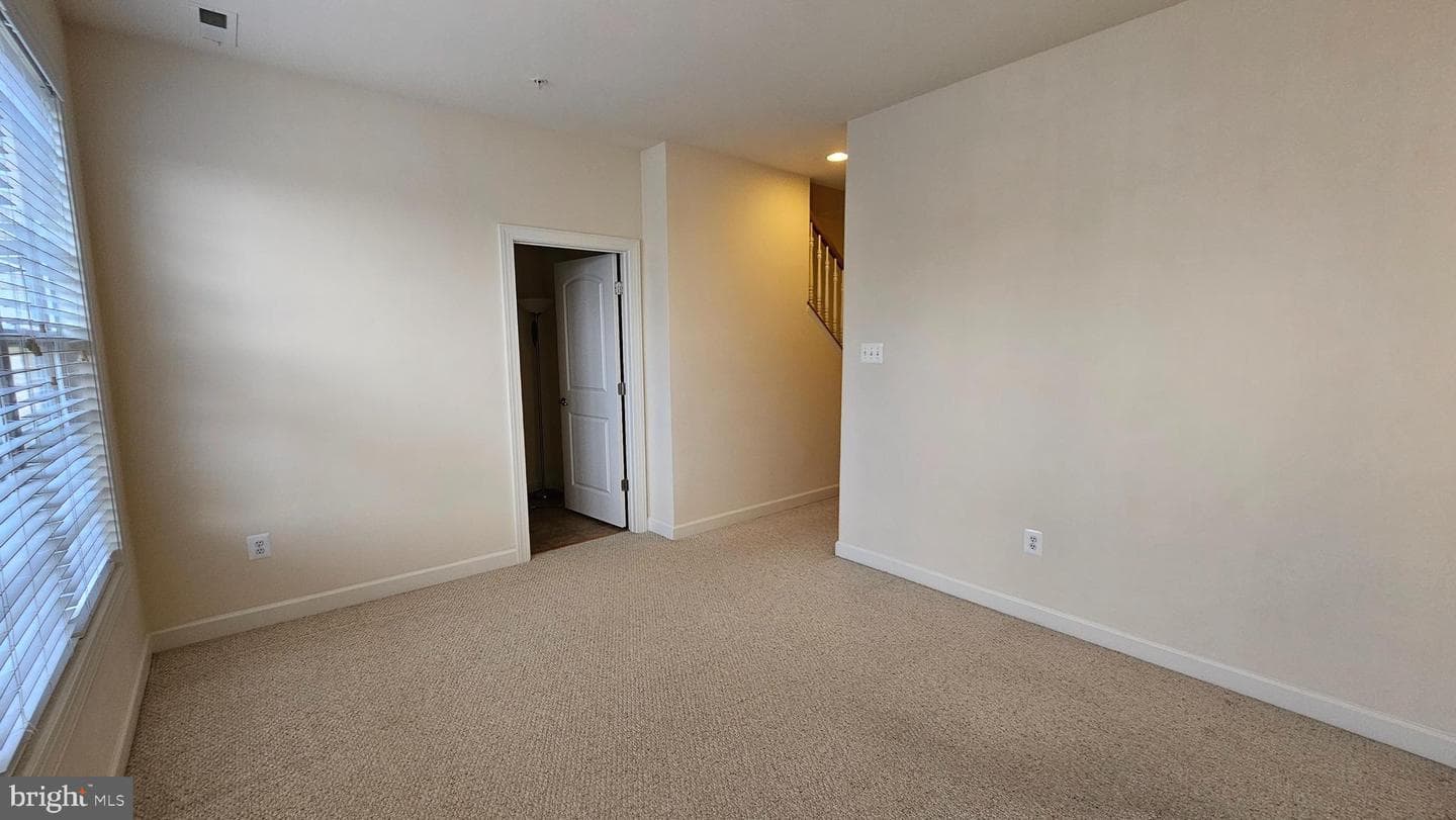 537 Girard Street photo 23