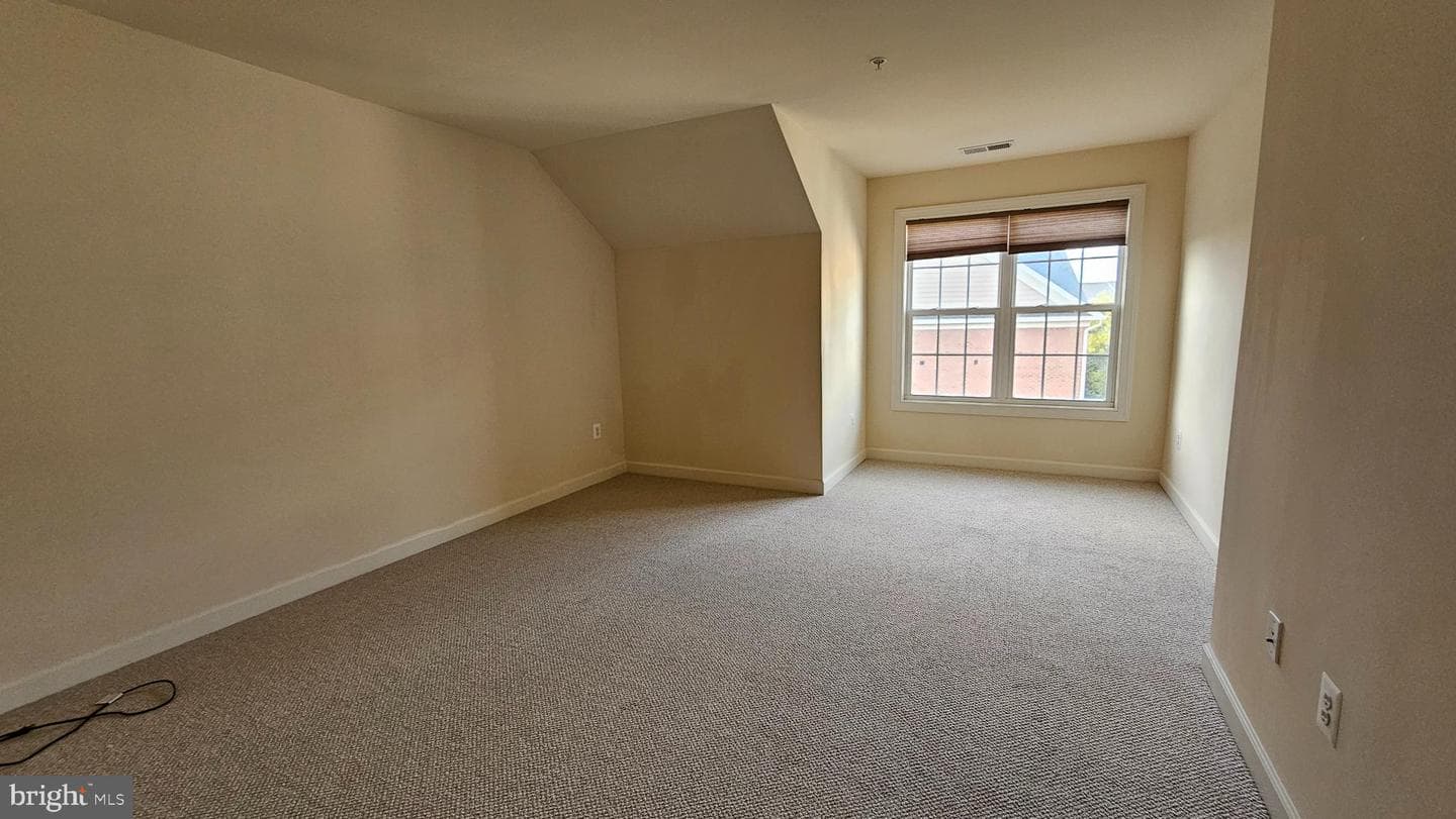 537 Girard Street photo 26