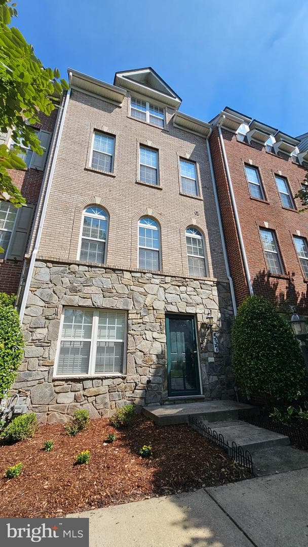 537 Girard Street photo 3