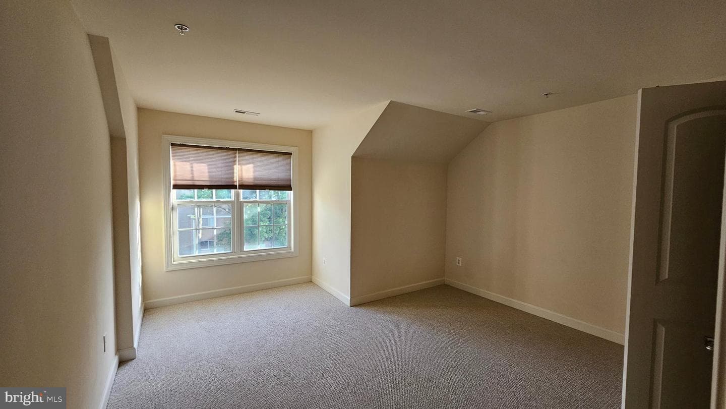 537 Girard Street photo 30