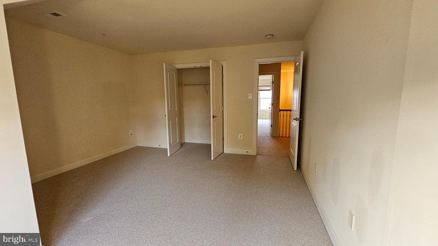 537 Girard Street photo 31
