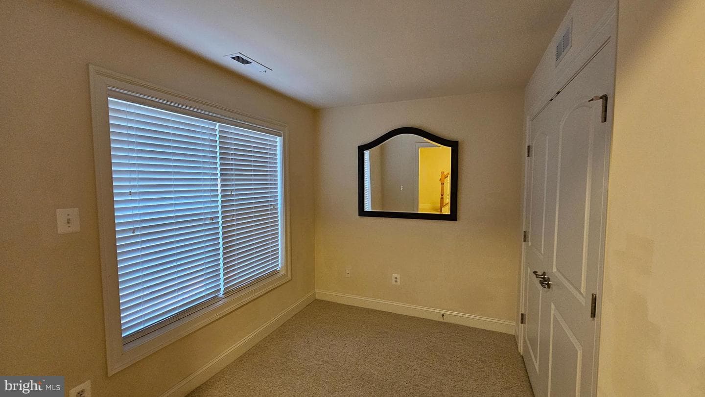 537 Girard Street photo 33