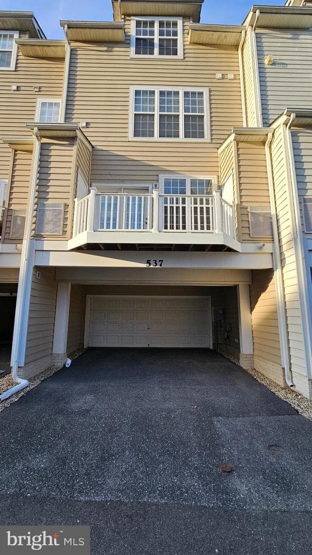 537 Girard Street photo 4