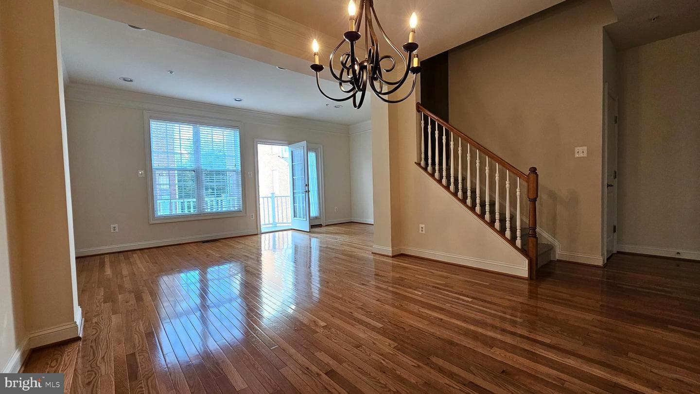 537 Girard Street photo 5
