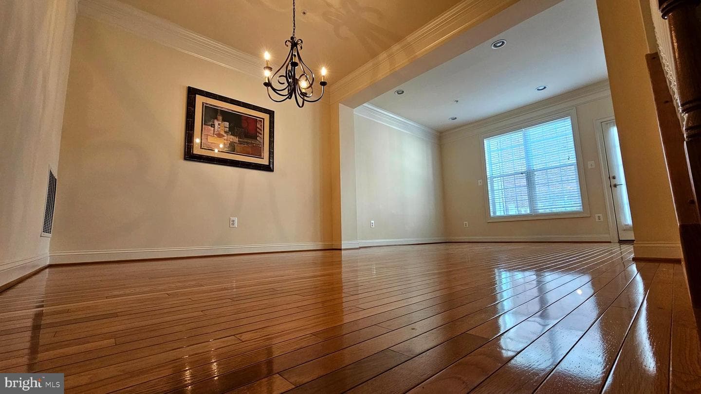 537 Girard Street photo 8