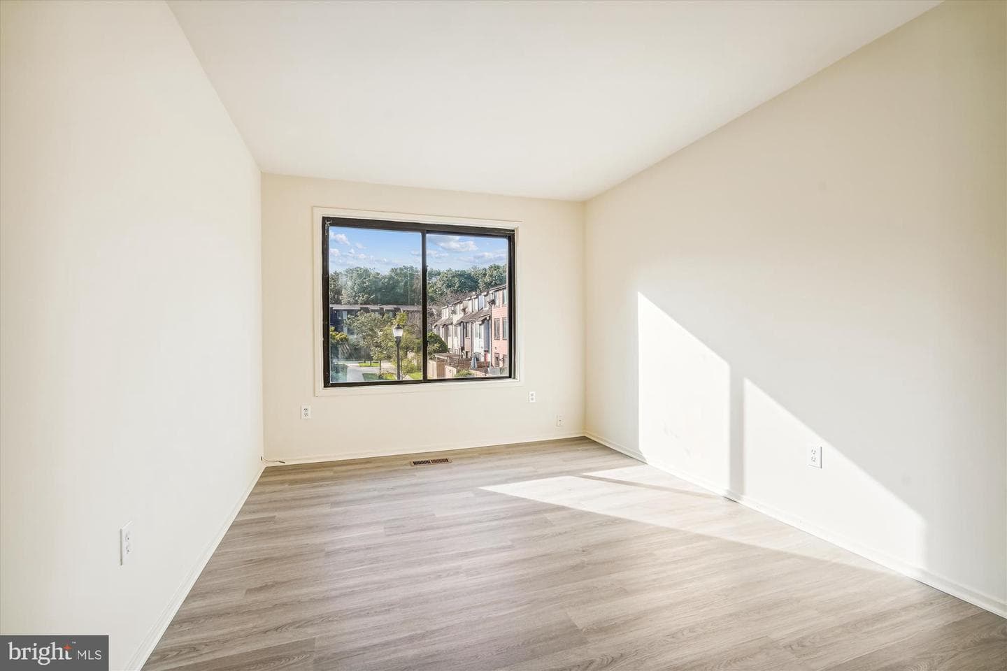 10010 Forest View Place photo 11