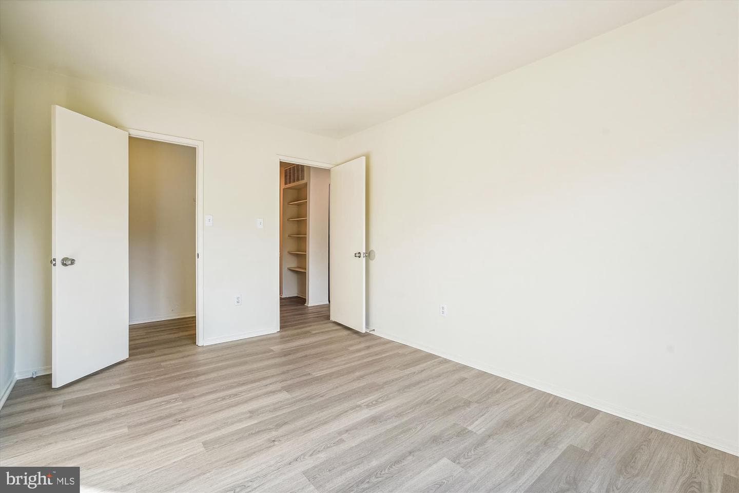 10010 Forest View Place photo 12