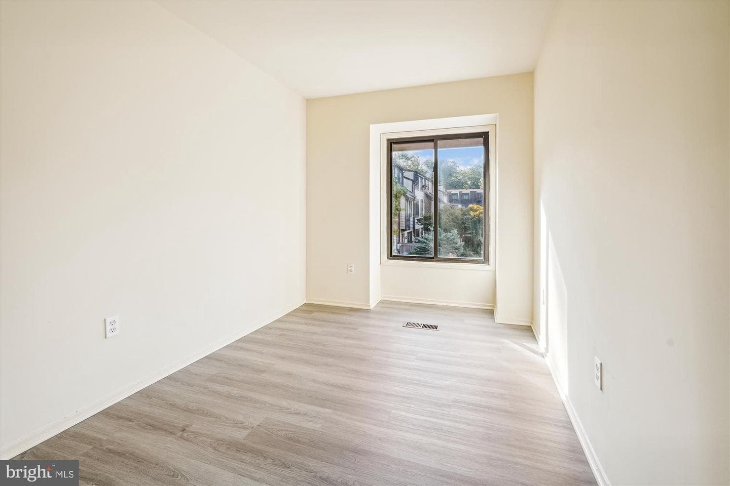 10010 Forest View Place photo 13