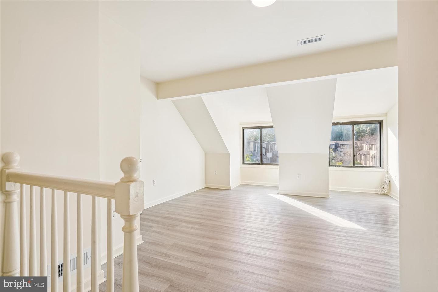 10010 Forest View Place photo 16