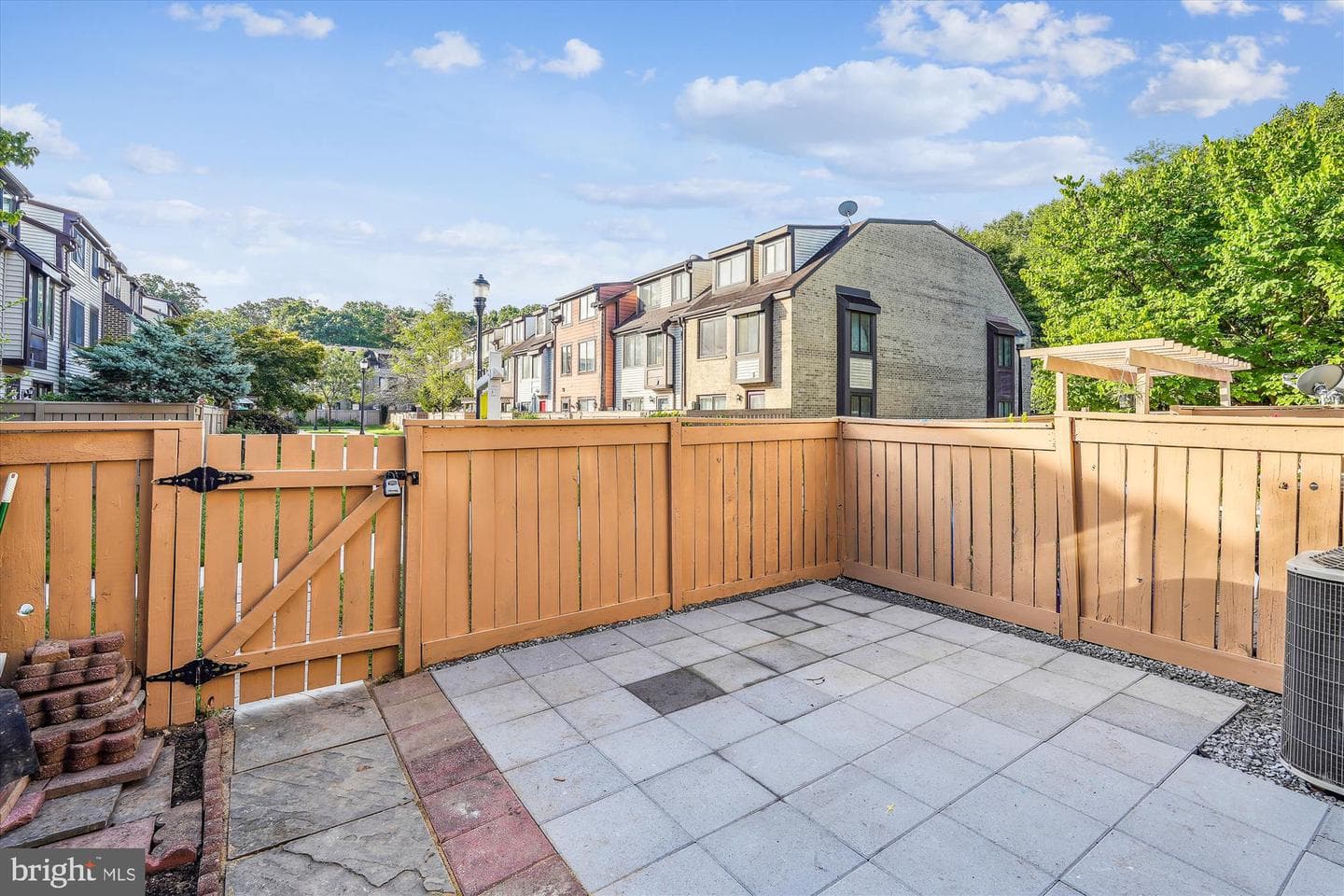 10010 Forest View Place photo 3