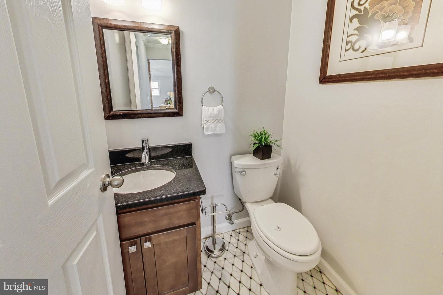 11017 Gainsborough Road photo 20