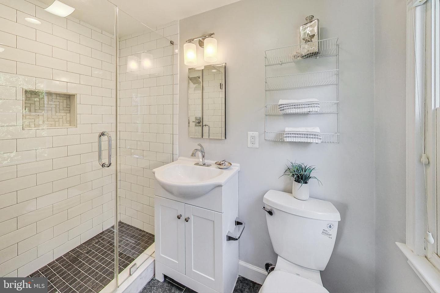 11017 Gainsborough Road photo 24