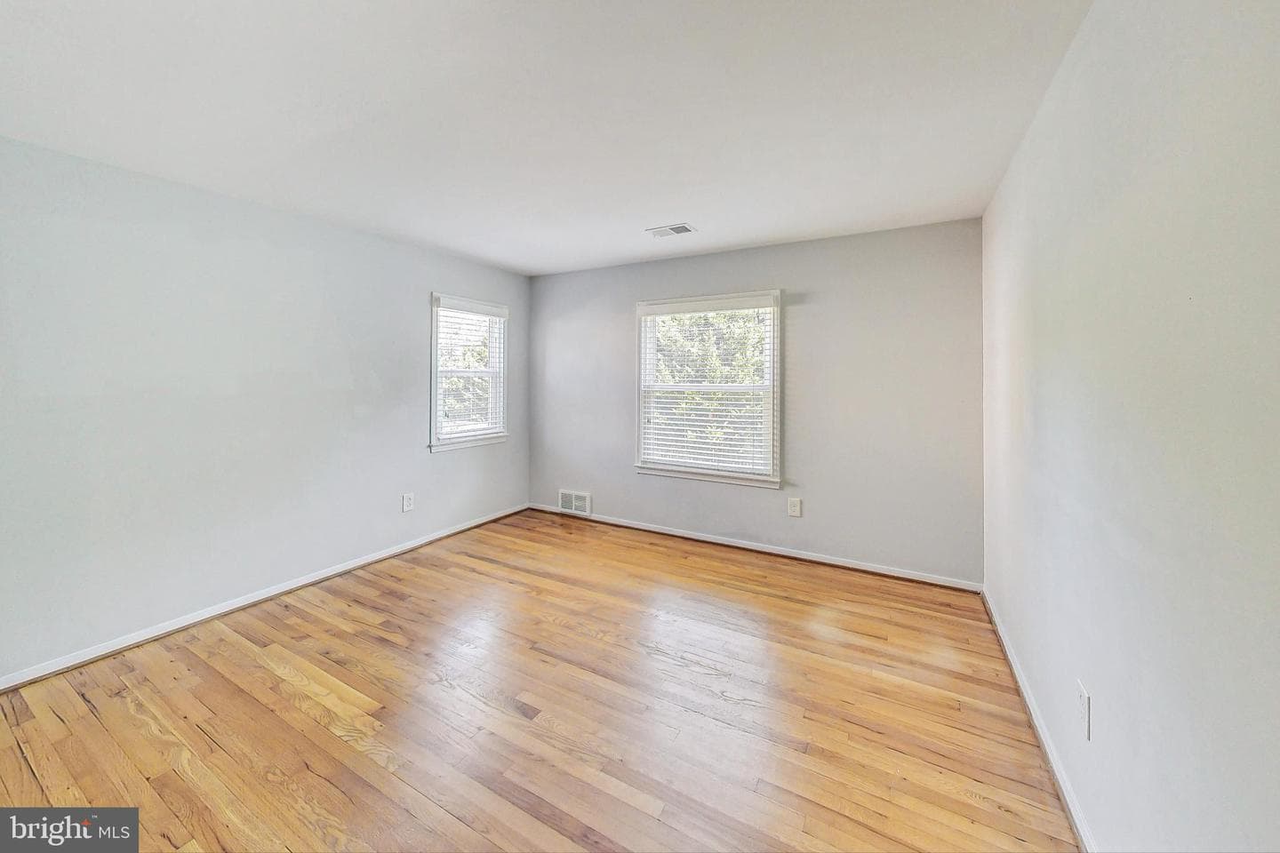11017 Gainsborough Road photo 26