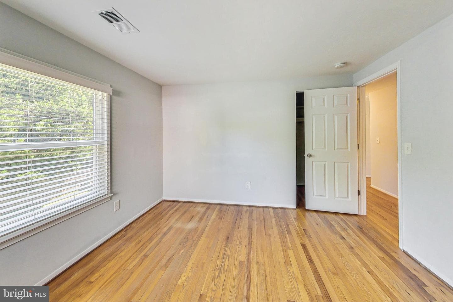 11017 Gainsborough Road photo 27