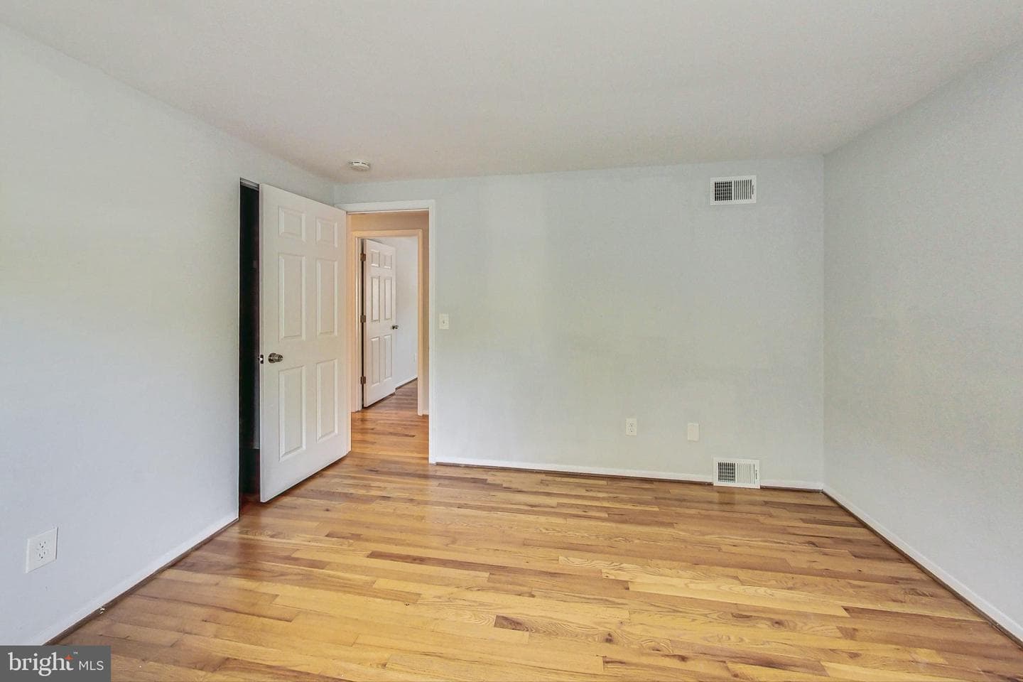 11017 Gainsborough Road photo 28