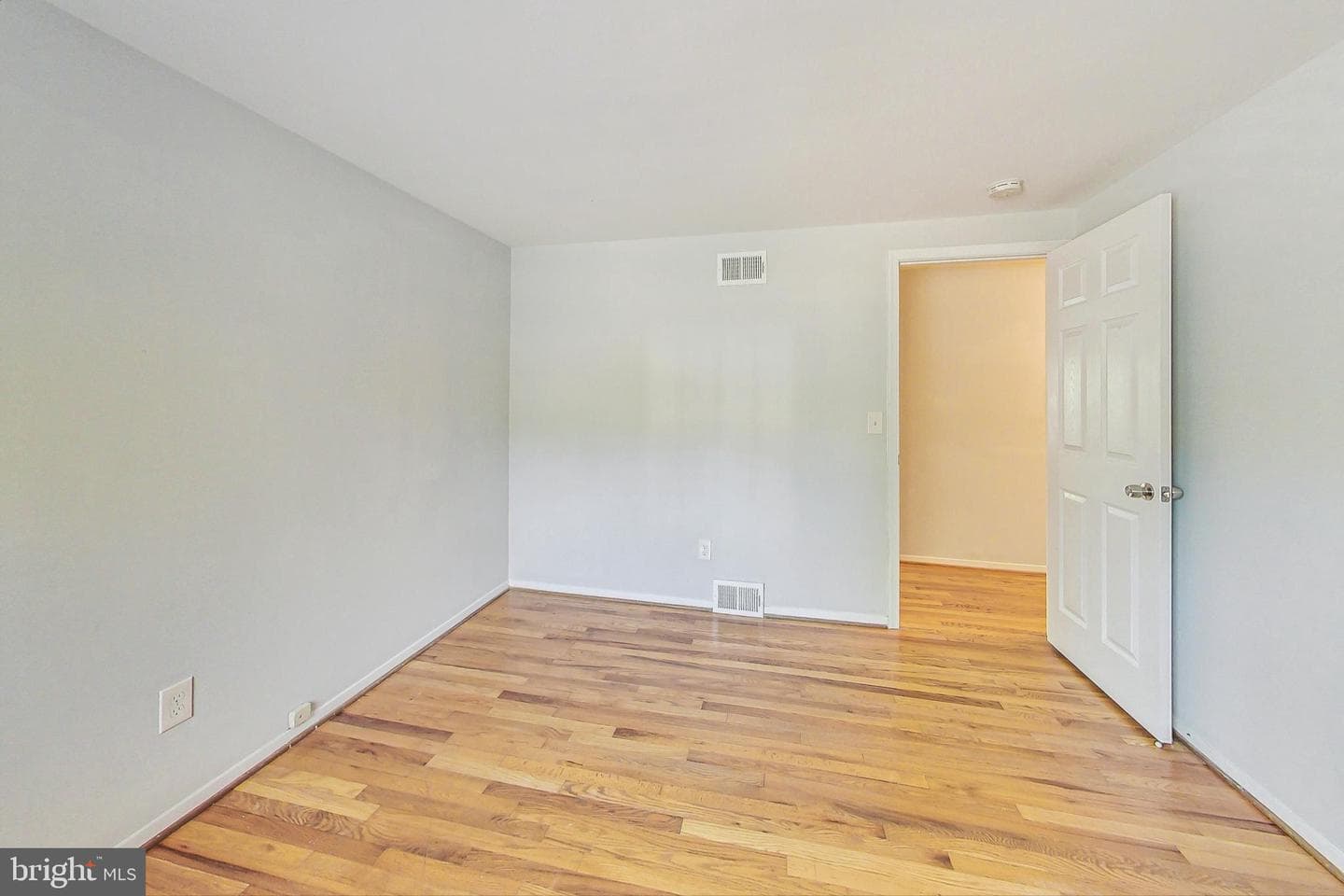 11017 Gainsborough Road photo 30