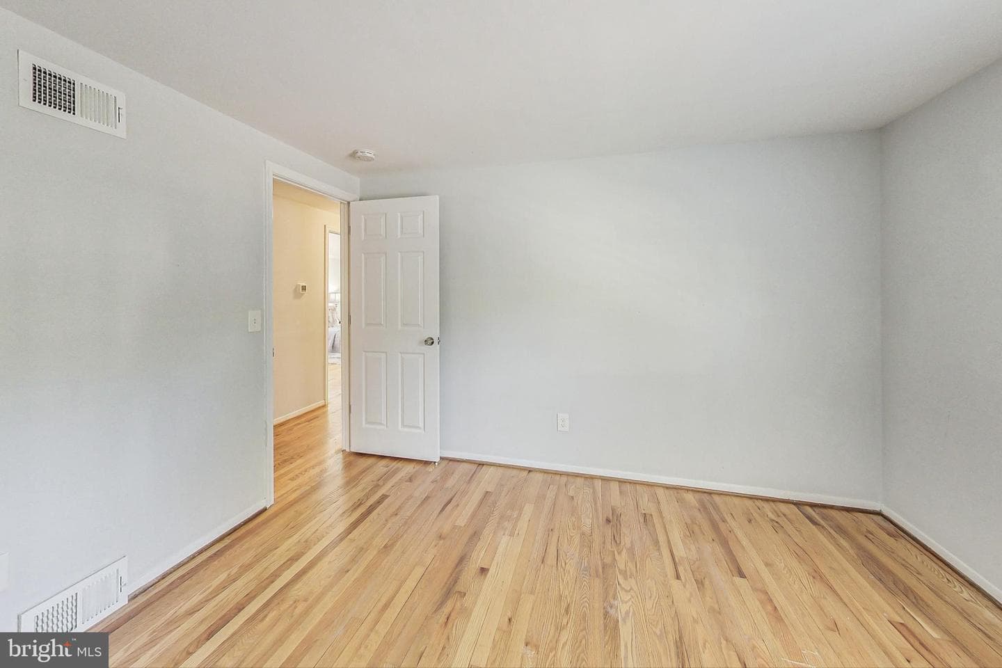 11017 Gainsborough Road photo 31