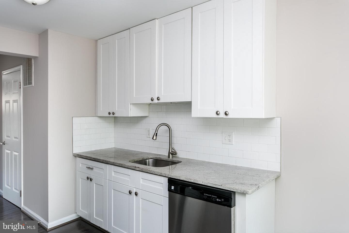 509 Whitcliff Court photo 6