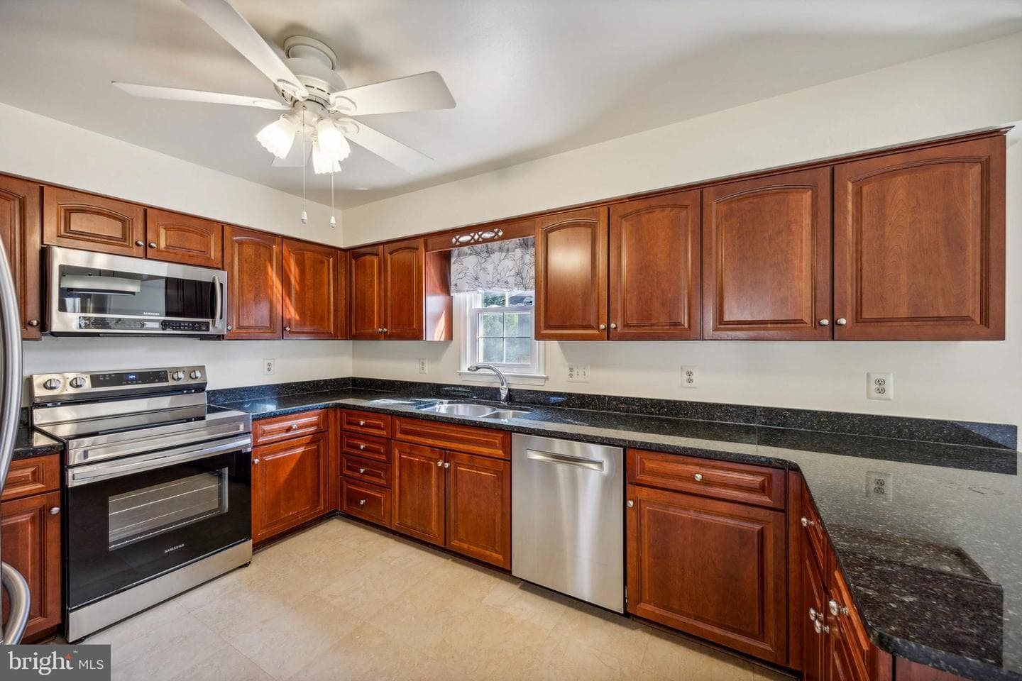 2331 Holly Spring Drive photo 9