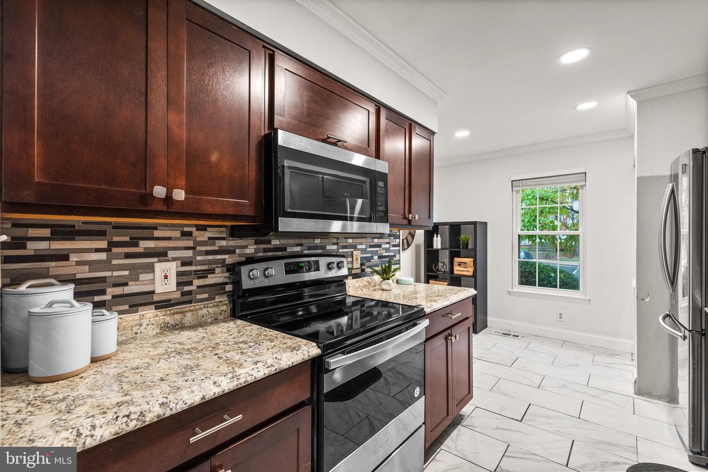 2725 Fairdale Terrace photo 9