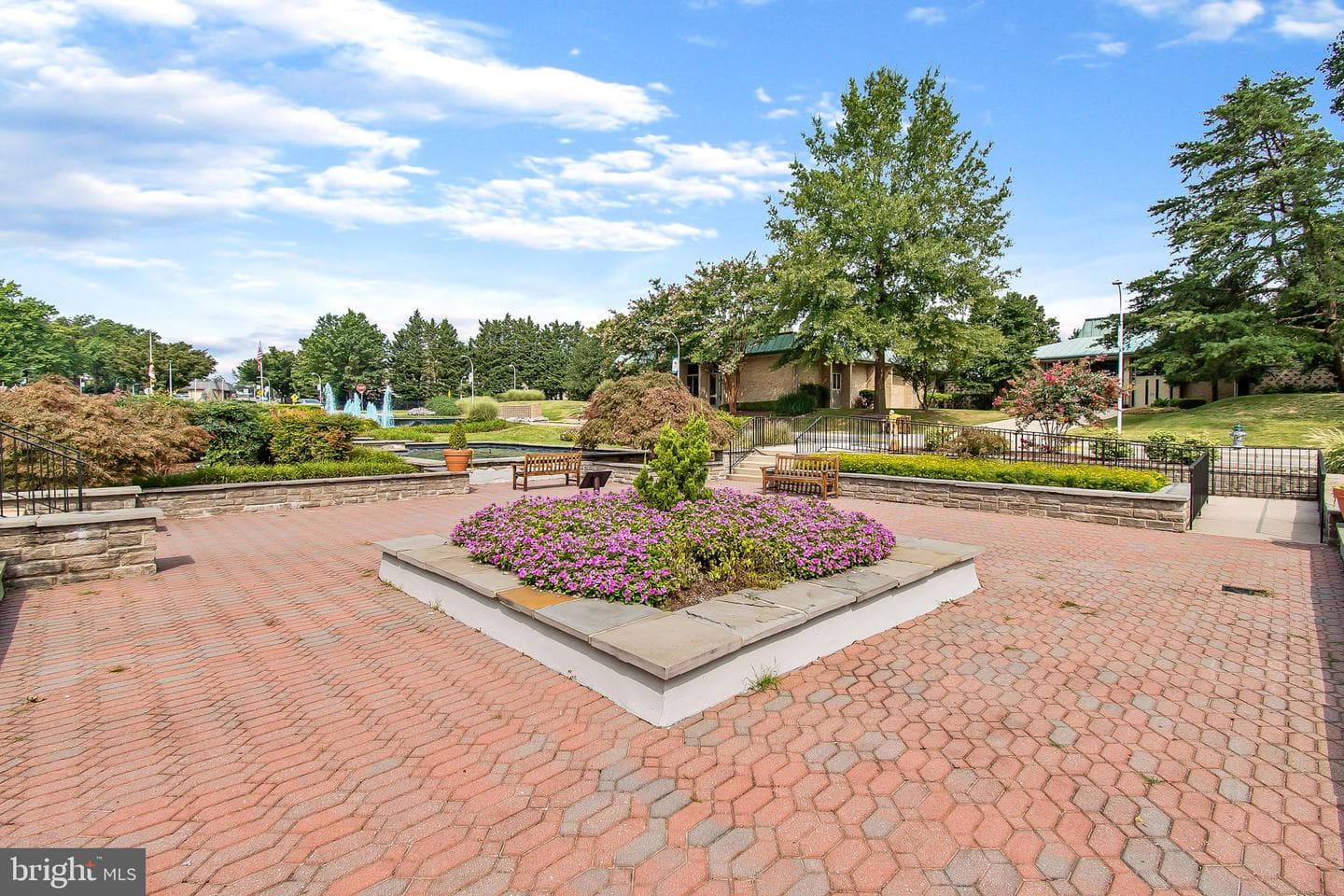 15107 Interlachen Drive #818 photo 42