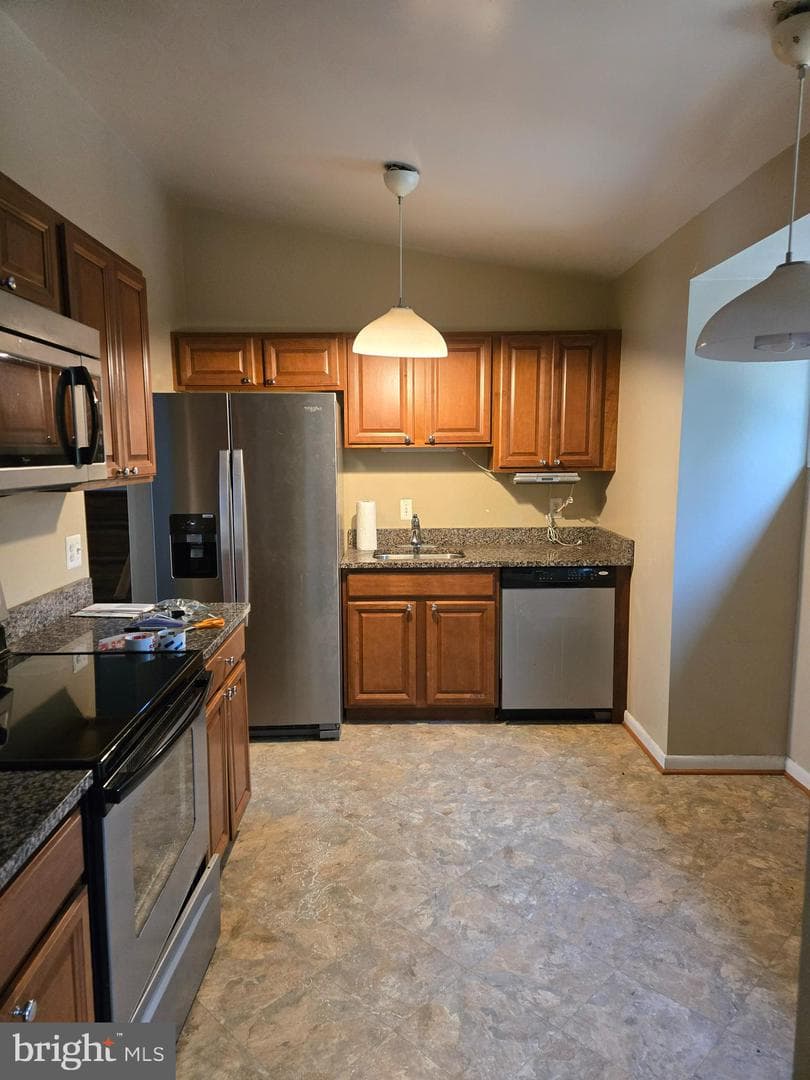 402 Irwin Street photo 2